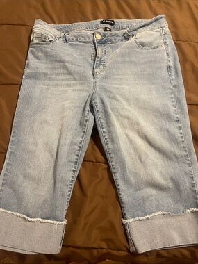 d. jeans Light Wash Women's Crop Jeans, size 16W